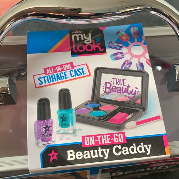 My Look On- the -Go Beauty Caddy. - Picture 4 of 6